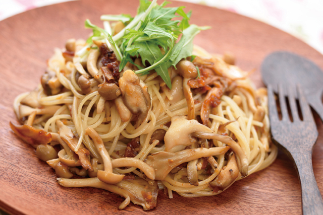 キノコのにんにく生姜味噌パスタ