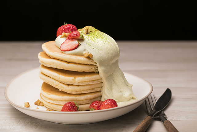 抹茶ジンジャーホイップがけパンケーキ